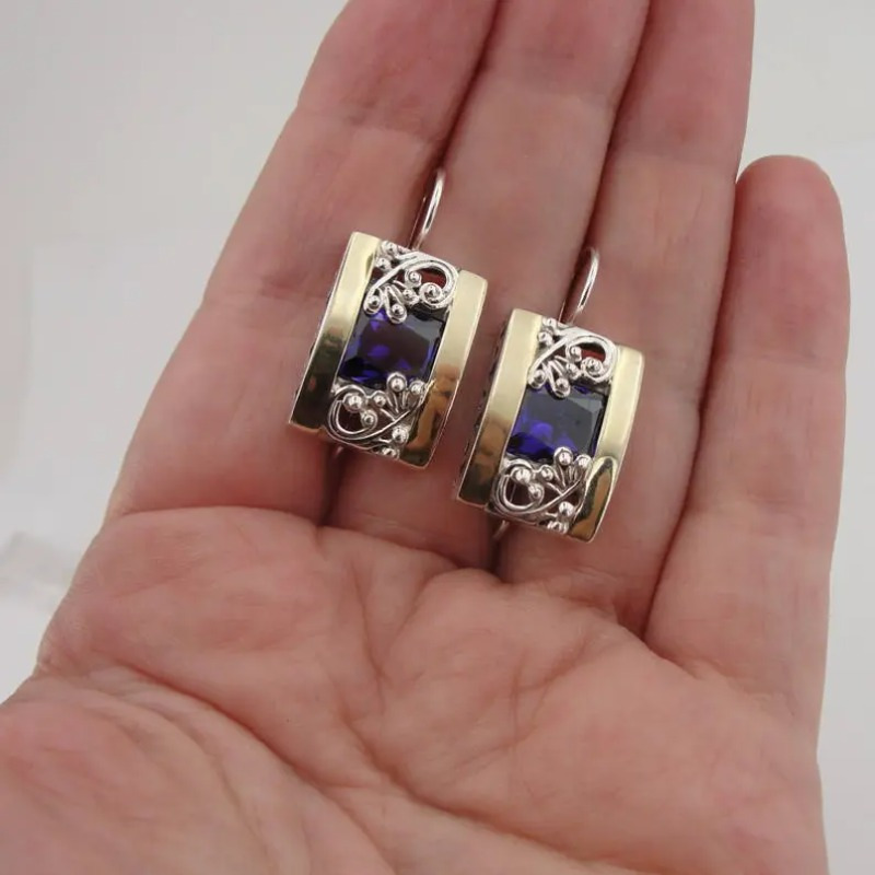 Women's Double-Color Hollow Pattern Square Earrings